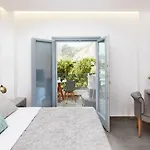 Amara Santorini