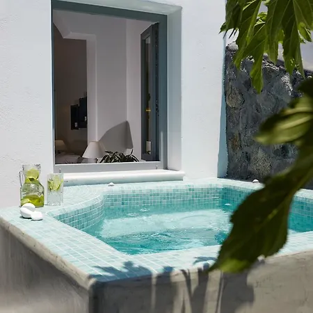 Amara Santorini